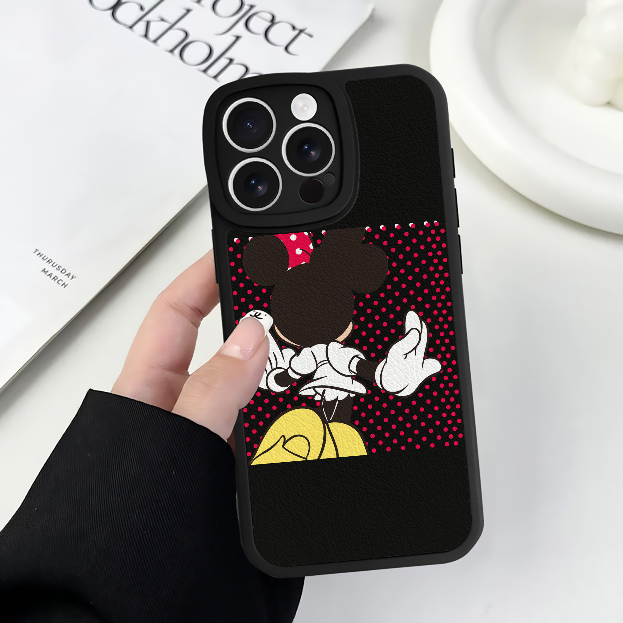 （画像用） ミッキーマウス Mickey Mouse 【iPhone 16シリーズ対応】シリコンスマホケース（レザー調） 材質：シリコン